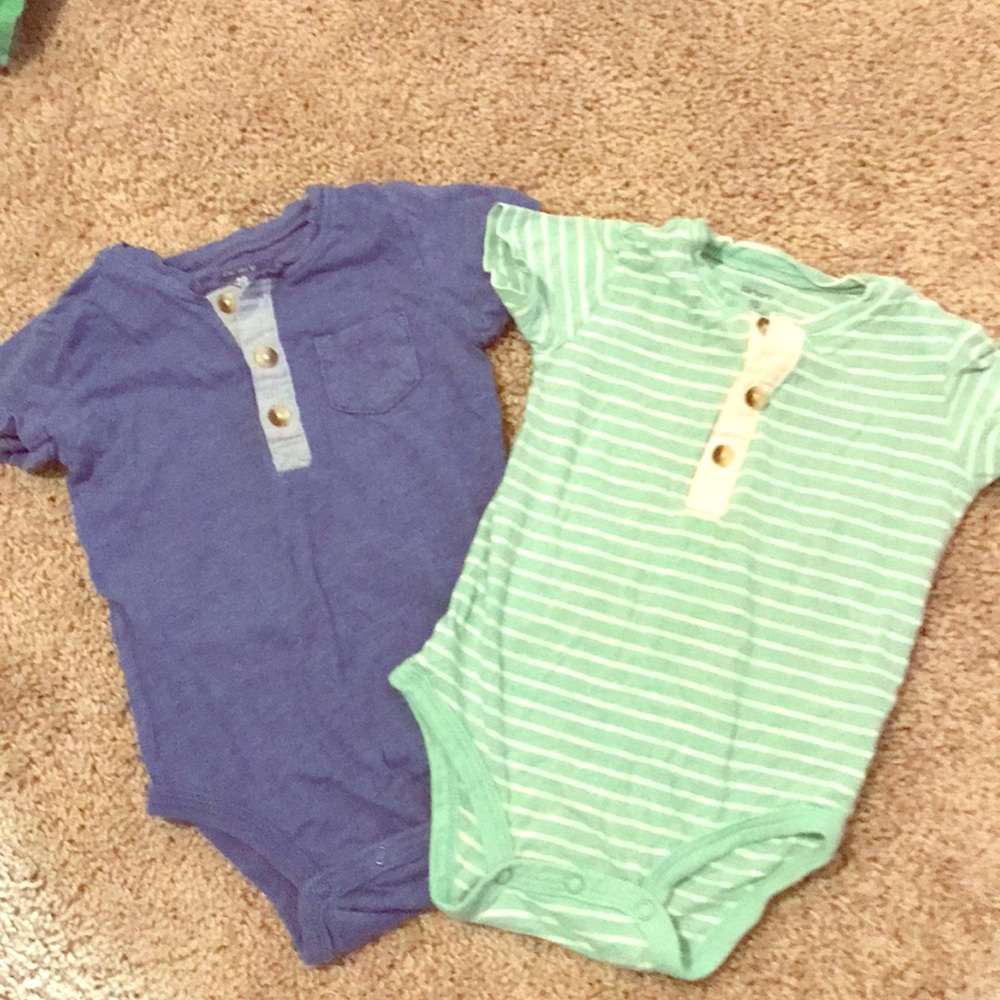 2 Carter’s bodysuits